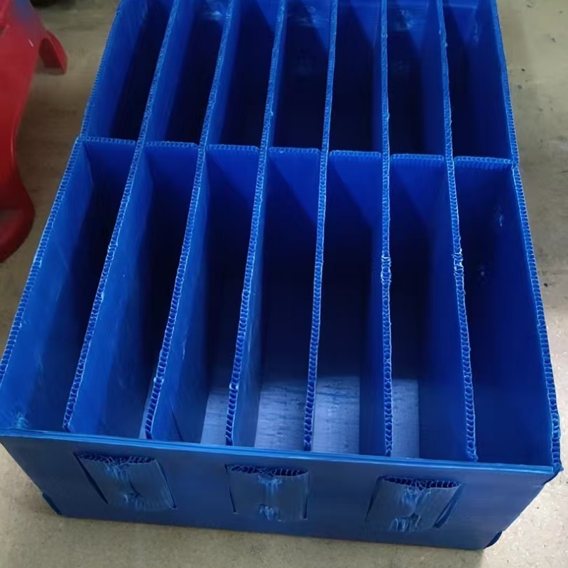 蓝色中空板一体长槽周转箱