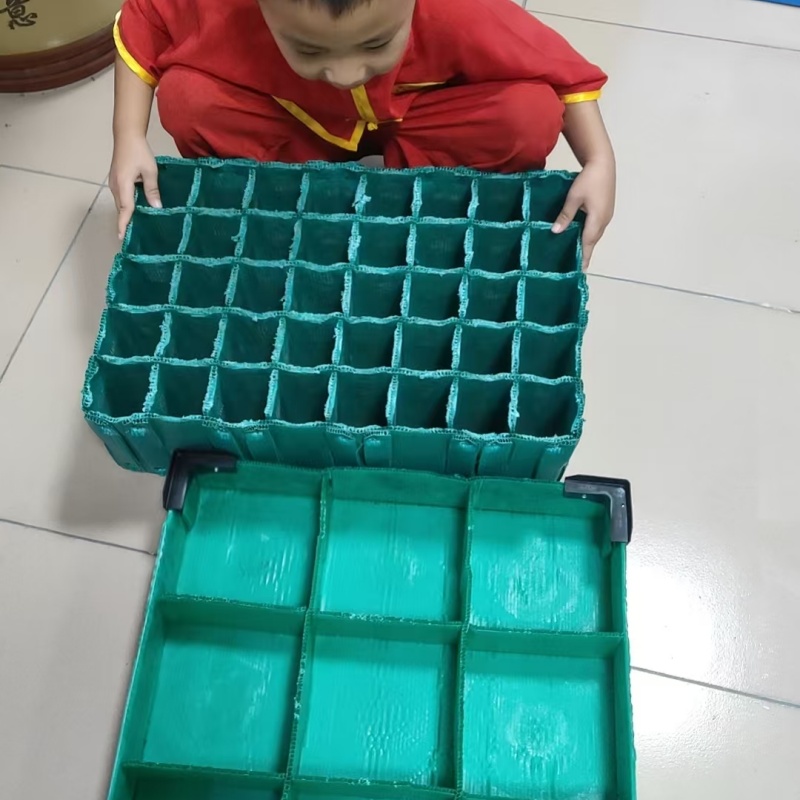 绿色中空板翻盖分格周转箱