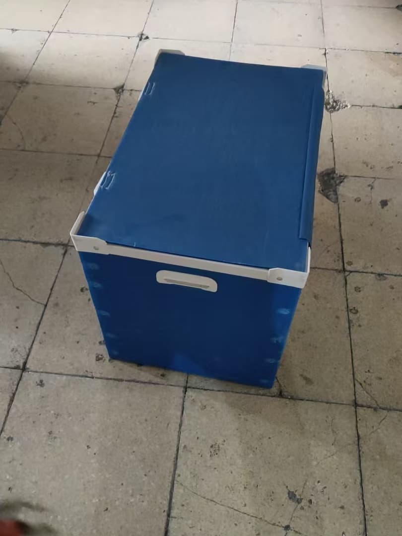 蓝色带盖折叠中空板周转箱（配塑料护角）