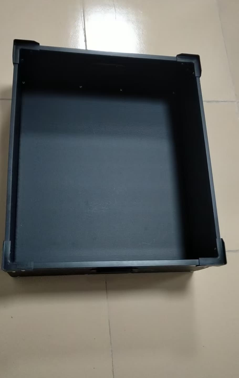 黑色防静电中空板空周转箱（带四角塑胶护角）