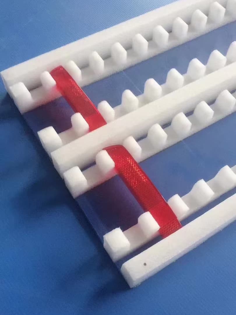 EPE 珍珠棉卡槽内衬（带红色提手）