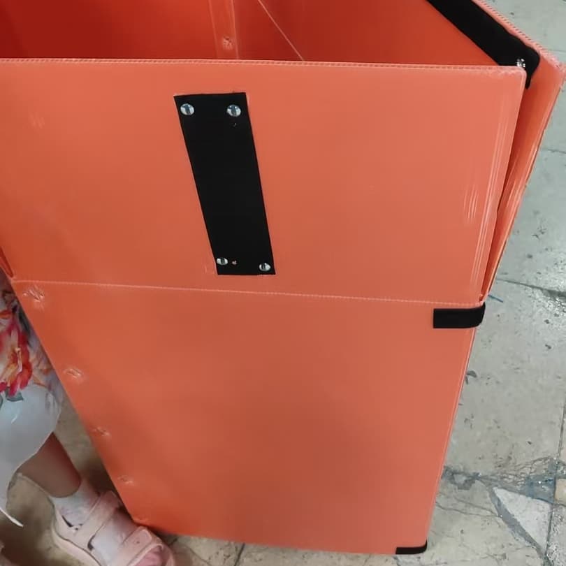 橙色 PP 中空板折叠周转箱侧视图