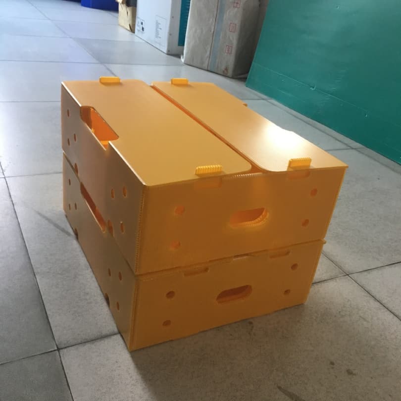 黄色 PP 中空板翻盖透气周转箱