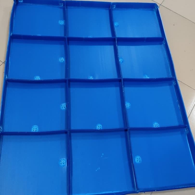 蓝色 PP 中空板 4×3 方格分格刀卡
