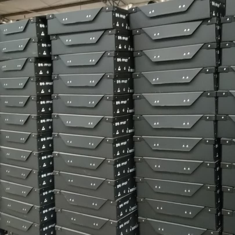 黑色 PP 中空板一体翻盖防静电批量仓储周转箱